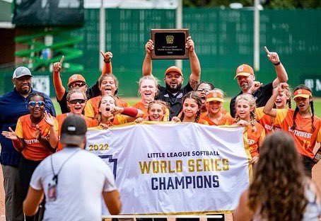 MrsBecknauld's tweet photo. Mom and wife to a couple of World Series Champs 🧡💛🥎 #LLSWS #GirlswithGame #BeaVolunteer https://t.co/MhjwFQIQUV