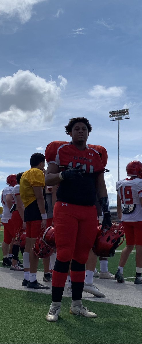SRFBBoosters's tweet photo. #OnceUponASaturdayInAlpine @SRSUFootball @DaylnDunbar90 #RodrigoRivera https://t.co/zbnN49bpwb