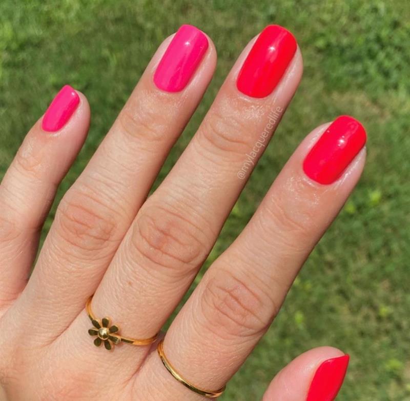 OPI_PRODUCTS's tweet image. We are #OPIObsessed with this "Coca-Cola Margarita" by @mylacqueredlife on IG 🍓🥤
She used #CocaColaRed and #StrawberryMargarita to create this vivid skittle mani!