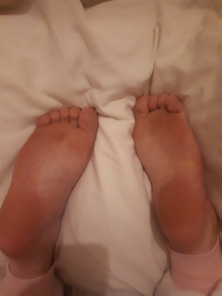 SillyLilMarcy's tweet photo. people keep telling me how soft my feet look...which they very much are ;3 so who needs pillows when you can just lay your head down on these soft soles 😊💙 https://t.co/3QG0uZxfGJ