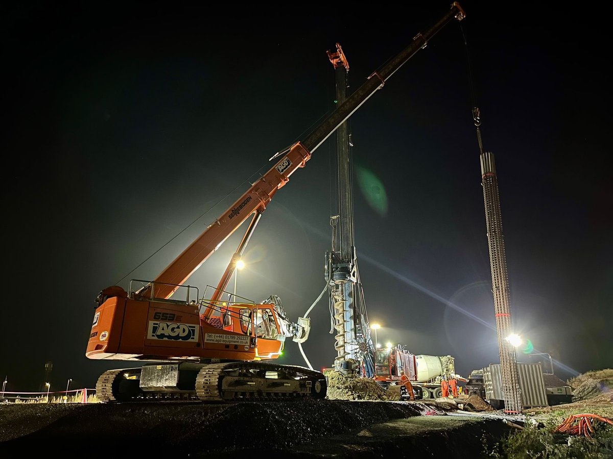 AGDEquipment's tweet photo. We’re busy working nights installing 900 mm diameter #CFA piles alongside the M1 in Northamptonshire for @IvorKingPiling utilising one of our NCB International FD200 #PilingRigs serviced by a @SENNEBOGEN_mk 653R #TelescopicCrawlerCrane https://t.co/tgUGHkuBit