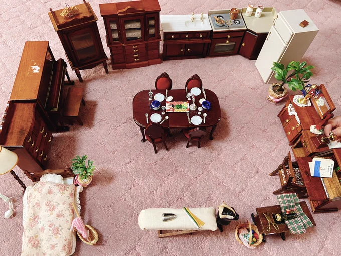 実家にあった家宝のミニチュアコレクションが出てきたんだけど、質もデザインも素晴らしくて親子でテンション振り切れたずっと箱の中で眠っていたのでもったいなさすぎる‥ 