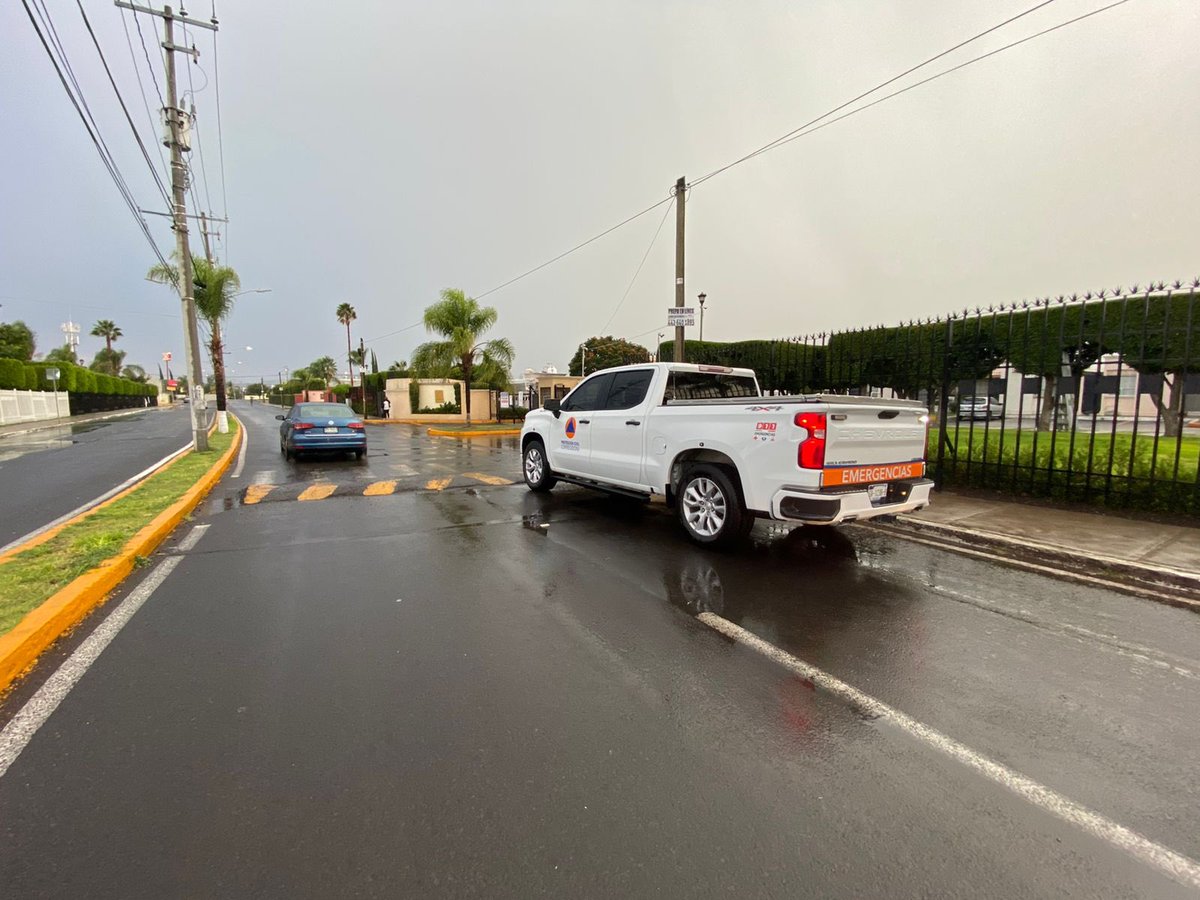 #AlMomento 

Durante la #Precipitacion nuestro personal realiza recorridos preventivos por todas las regiones. 

📲 mantente informado en las redes sociales oficiales.