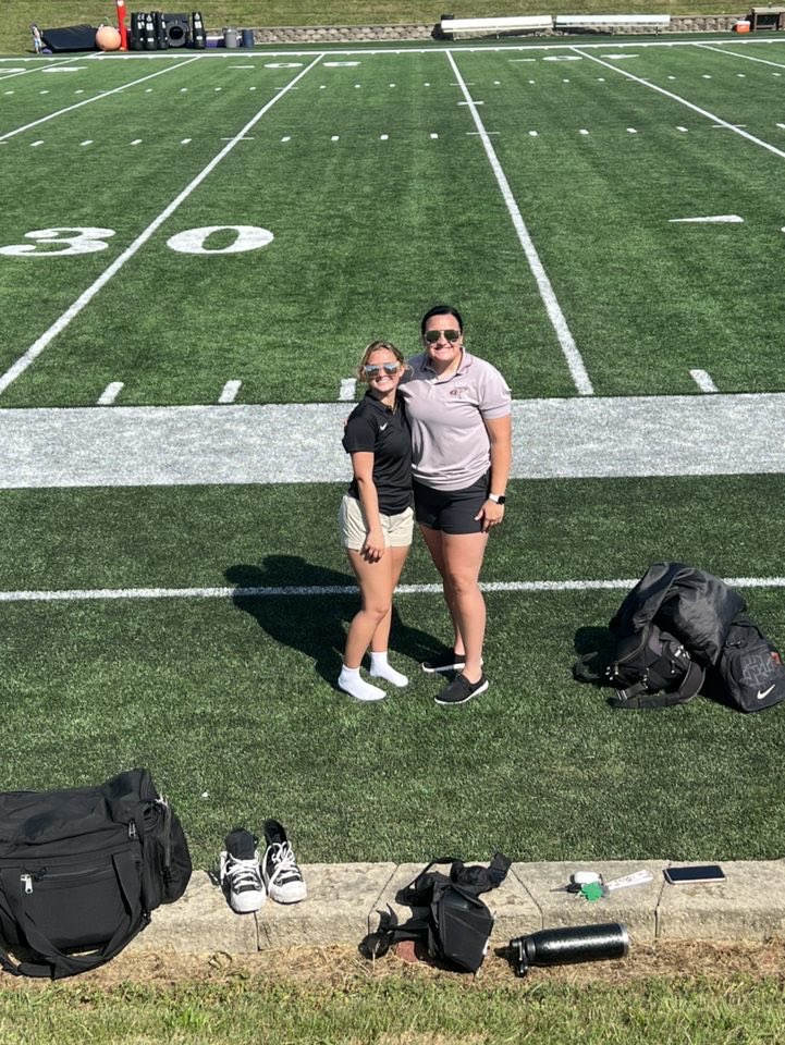 eurekacollegesb's tweet photo. @BriaWessel & @abbynewmister on the sidelines today at @ECRDFootballโs scrimmage against Knox!
#ATAppreciation #HumDevils ๐ฑ https://t.co/ekp4MkBkbt