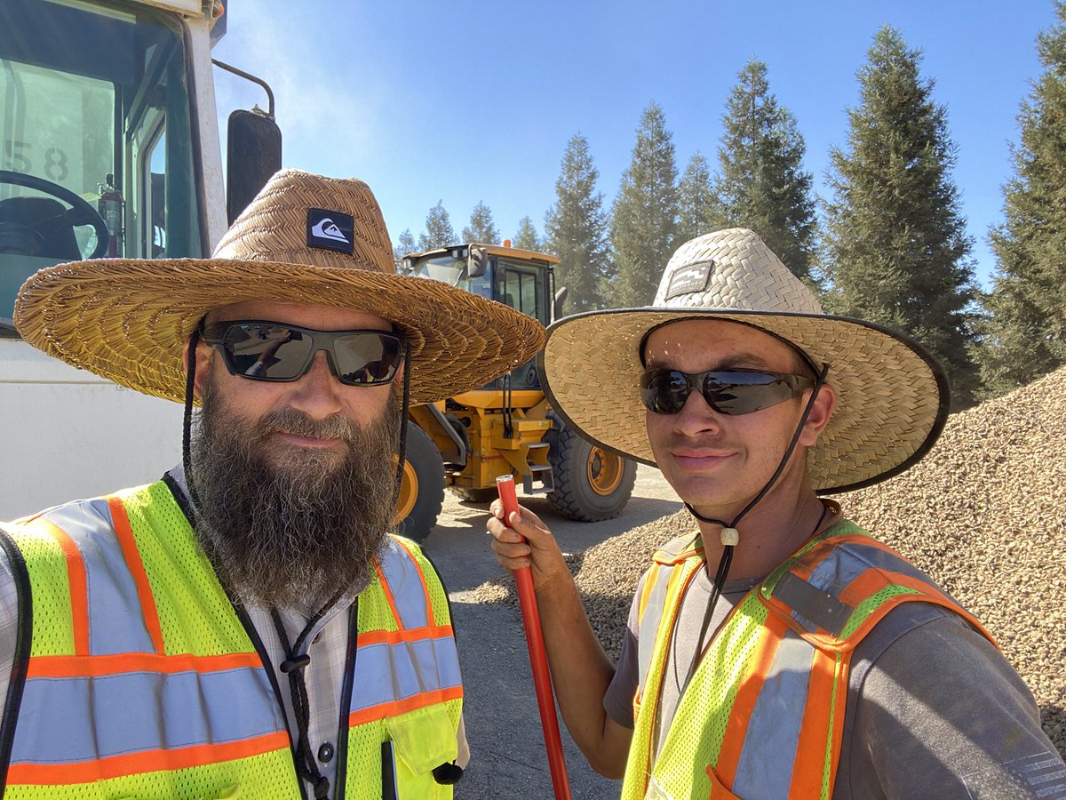 fuzzytheog's tweet photo. @IamSuperSi is growing up y’all! He Graduated a year early and is working with me this season!!! Got to wear your own shade in the 105 degree heat!!! https://t.co/fSsGxOySQp