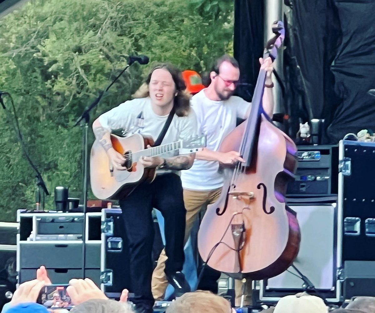 J_Kendall's tweet photo. Khruangbin, Billy Strings, Beck, us #BeachRoadWeekend https://t.co/MbVwjdF4W6