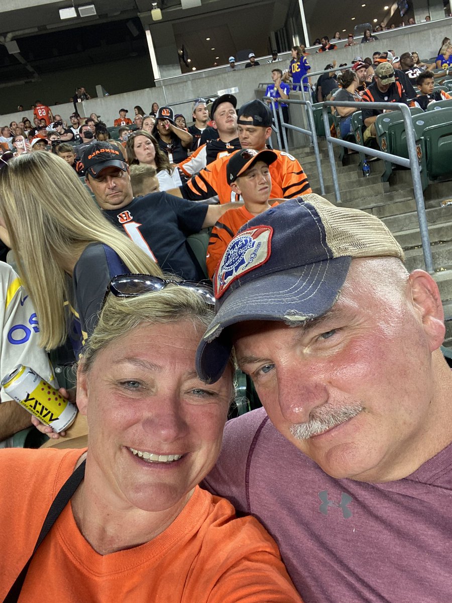 tlstephens12's tweet photo. Great night for a game!!! @Bengals #rulethejungle #bengals https://t.co/ZnCpXcH3K1