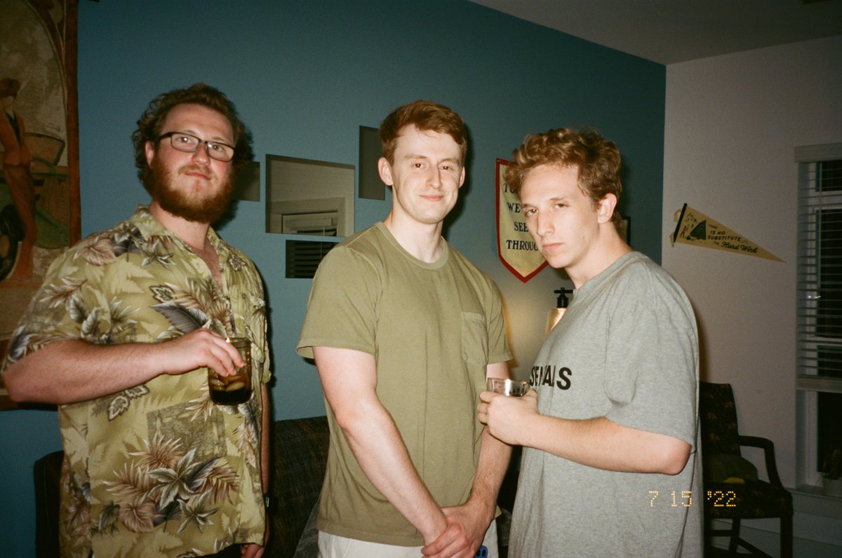 AppStateConeBoy's tweet photo. You step to the free throw line and see these dudes standing behind the hoop, what you doin? https://t.co/qfVPsacKBz