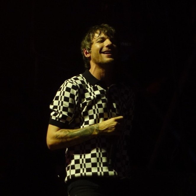 fitflouisst's tweet photo. hilo absolutamente necesario de fotos en buena calidad de louis tomlinson en el afhf en españa 🫶 https://t.co/B1ClSayKaA