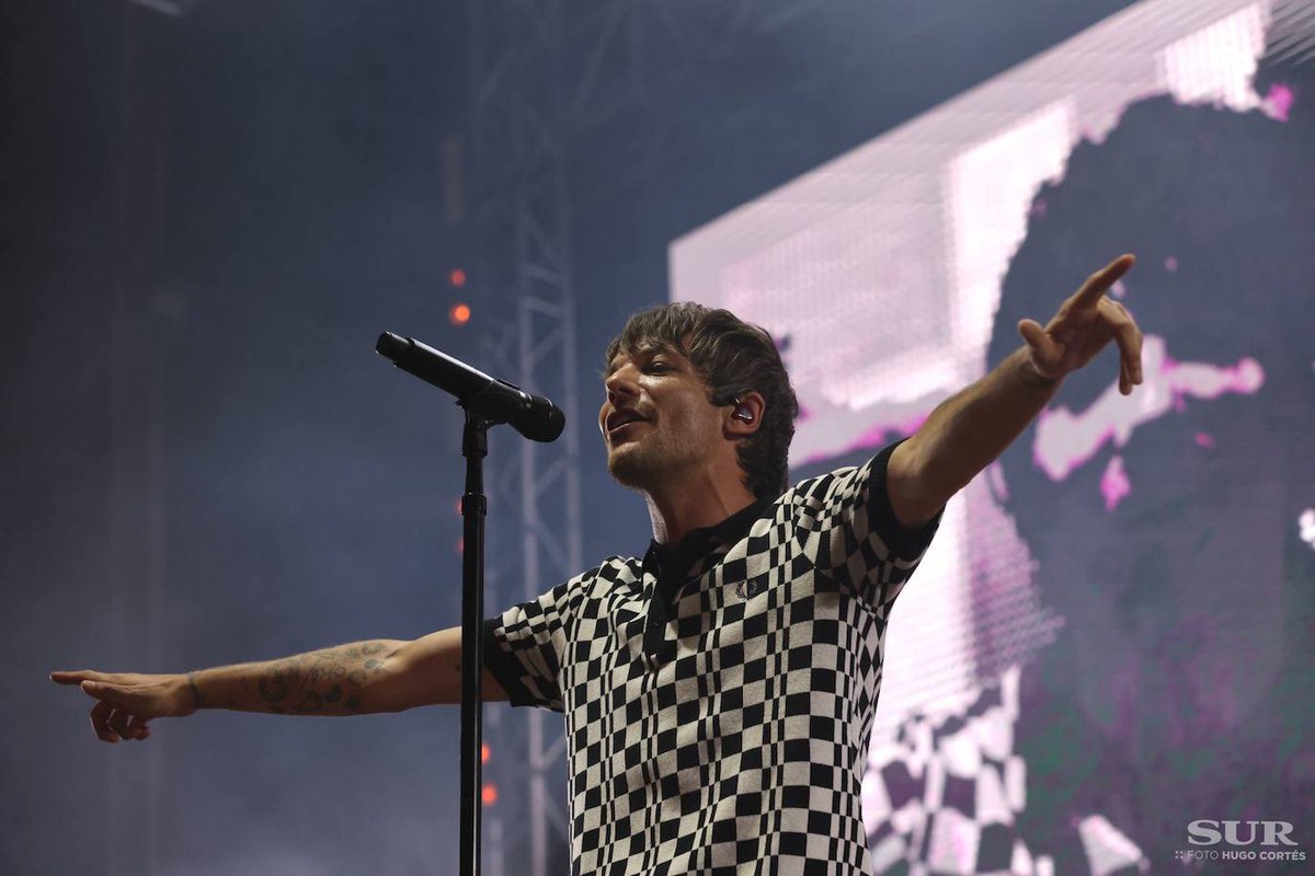 fitflouisst's tweet photo. hilo absolutamente necesario de fotos en buena calidad de louis tomlinson en el afhf en españa 🫶 https://t.co/B1ClSayKaA