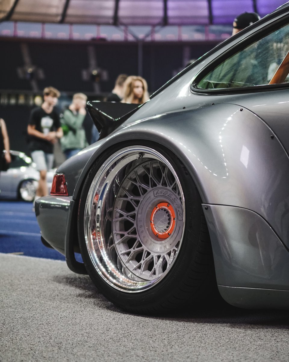 AccuAir's tweet photo. @husky_luan’s 964 steals the show no matter where he pulls up.
📸 @cocographie.de

#AccuAir #eLevel #Bagged #Bagged964 #Porsche #911 #964 #Luftgekühlt #Ultrace #Slammed #AirRide https://t.co/bUpLUyx0rC
