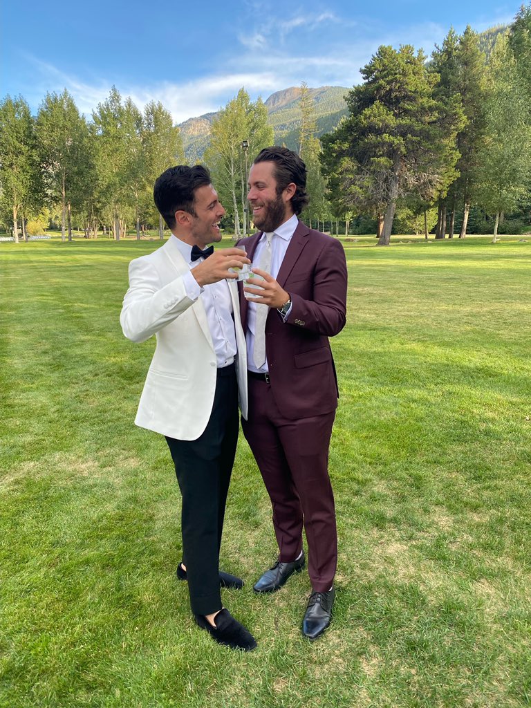 Moose&Roons tweet media
