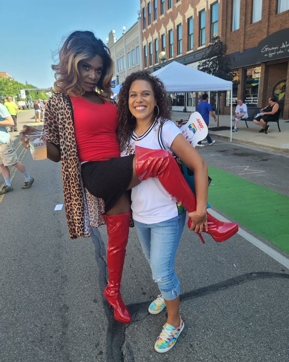 DavisKatybeth's tweet photo. 🌈 Had an amazing time at the Lenawee Pride Parade and Festival!!
#lenawee #pride #adrianmi #teampride #Michigan https://t.co/E7KZcEvqIu