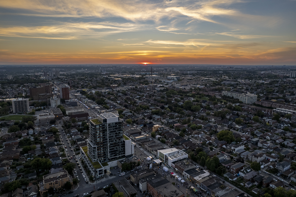The sun going down on #sintingfest in #littlejamaica. It runs until 11 tonight and then tomorrow from 10 am to 6pm.

#aerialphotography #droneoftheday #droneshots #aerial #dronelife #drones #dronephoto #dronephotography #torontolife #blogto