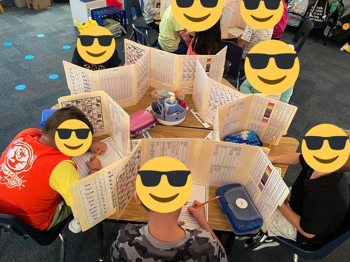 It is so exciting to see students using their Spanish Resource during writing! #adventureawaits #duallanguage #spanish #escritura #bilingual #resourcefolder #firstweekofschool