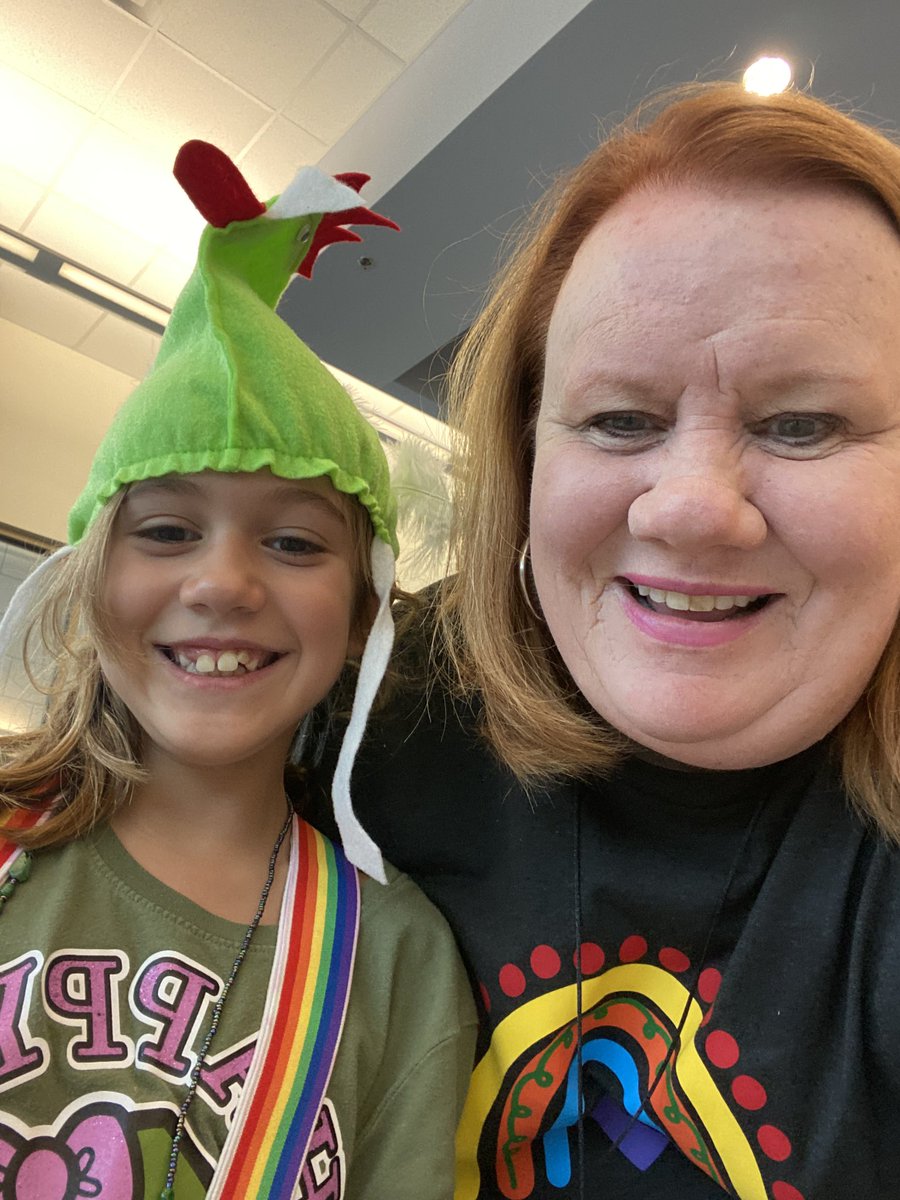 amymillercfb's tweet photo. Friendzy Friday #1 of 22/23 #friendyfriday @DrChapmanCFBISD @CFBISD #eagleshavefun https://t.co/fGNCHxueq3