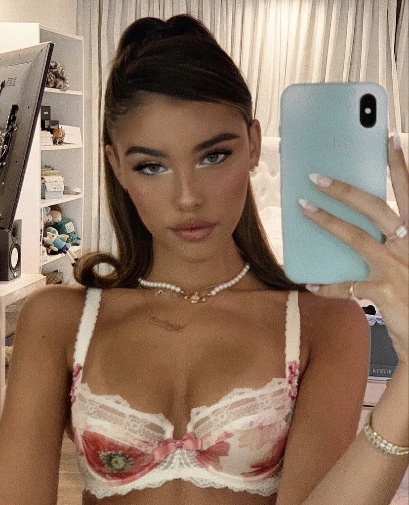 aurorabartonn's tweet photo. aurora barton! 🧸🎀
https://t.co/DhgP35p6oc https://t.co/wpbnTl1wFL