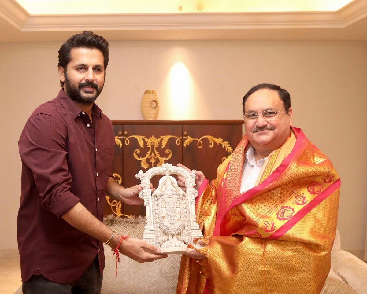 searchtapmedia's tweet photo. Hero #Nithiin meets BJP National president #JPNadda in Hyderabad.

They both discussed the political, social, and cultural issues &amp; Shri Nadda extended his best wishes to #Nithiin for his upcoming projects. https://t.co/jeutQSFbUS