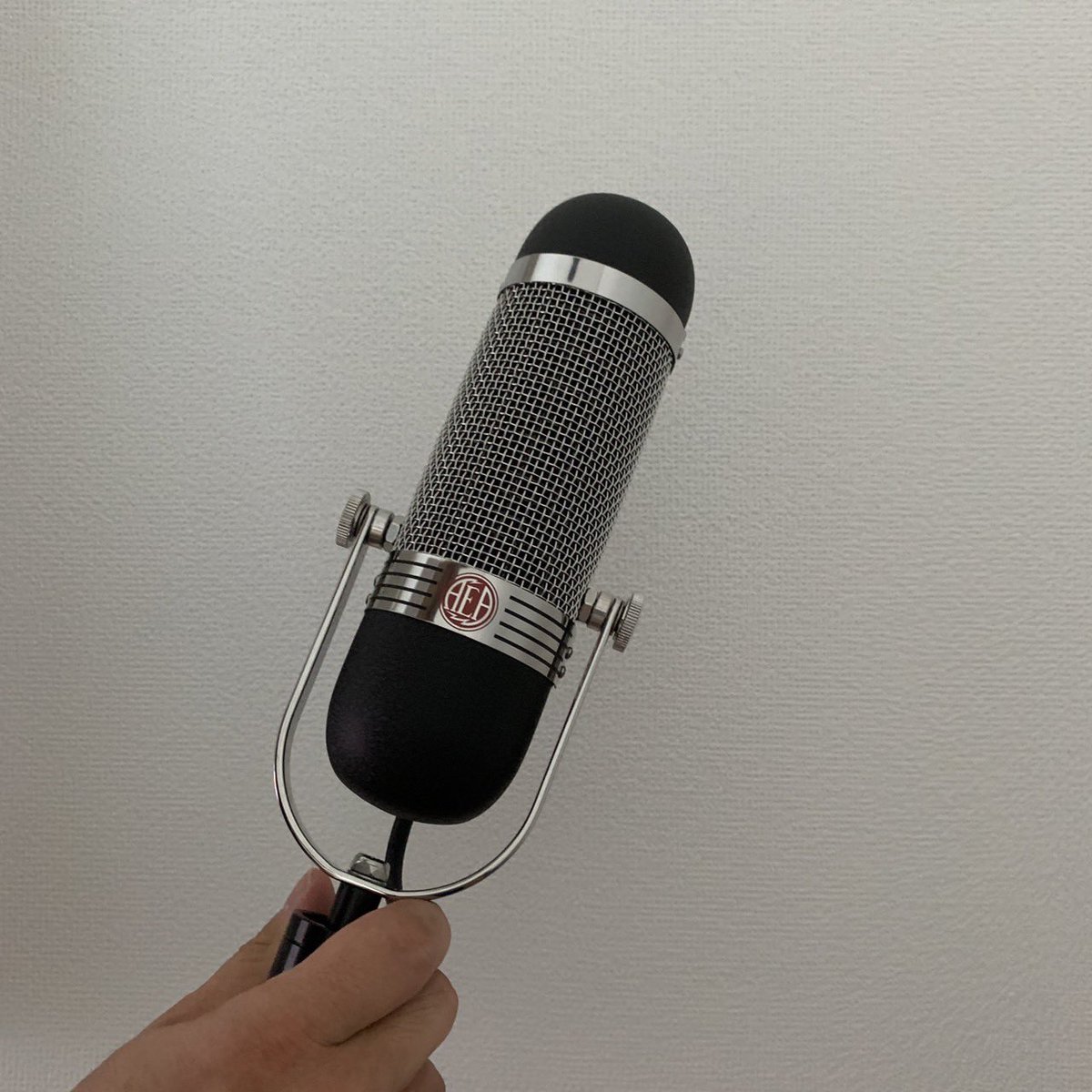Pezmusic's tweet photo. 久々にマイク買いました!AEA! r84! AEA! r84!これは楽しいレコーディングがまた出来ちゃいます。
#aea #aeamicrophones #aear84 #recording #mynewgear #r84 #microphon https://t.co/L9SOS8dNOr