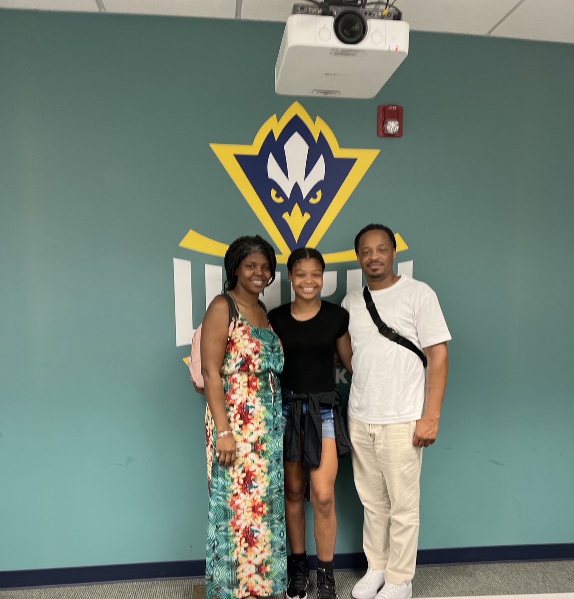 kaaysmithh's tweet photo. Thank you to @SeahawkTFXC and Coach Thomas for having me out on their campus today! I enjoyed seeing what all the campus has to offer as well as the family-like atmosphere. https://t.co/xnY5YnL3DG