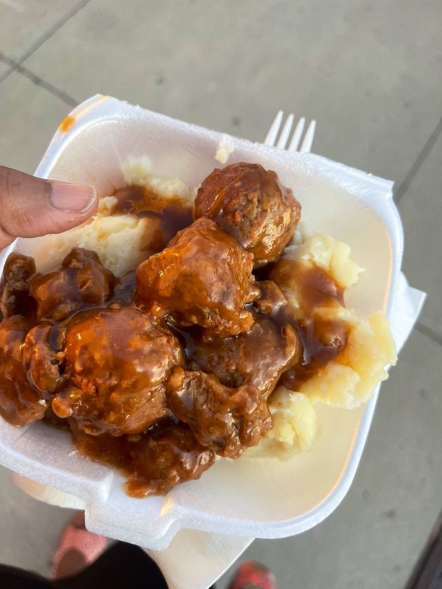 NaomiOrre's tweet photo. Leave me be while I enjoy the best homemade meatballs & mashed potatoes with gravy.
Thank you, Assumption Church! โบ๏ธโค๏ธ#BarnesvilleMN #PotatoDays #onlyinMN #RedRiverValleyThings https://t.co/zcJMCI8D8D