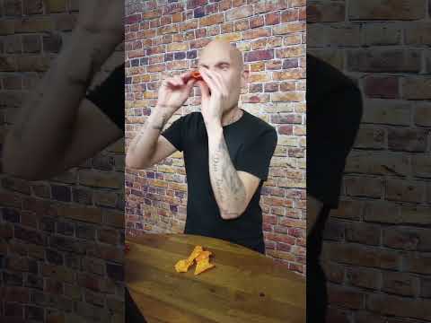 themagiccrasher's tweet image. HOW TO UNBEND A DORITO #shorts #doritos #magicprank zpr.io/7uxCEZwYkgvX