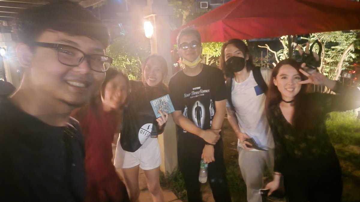 geraldgoco's tweet photo. missed the opportunity to share and have my eheads medley arrangement signed 😭😭

#apartel https://t.co/RWT6yCGZdG