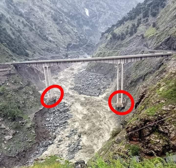 Apprehensions are being raised about the long term stability of the strategic #Kayal Bridge, #Kohistan, as the base of the pillars seem to have eroded due to recent floods. 

This bridge was constructed in 2017 and is considered to be the highest bridge on #KKH
Pic:  Muhammad Ali