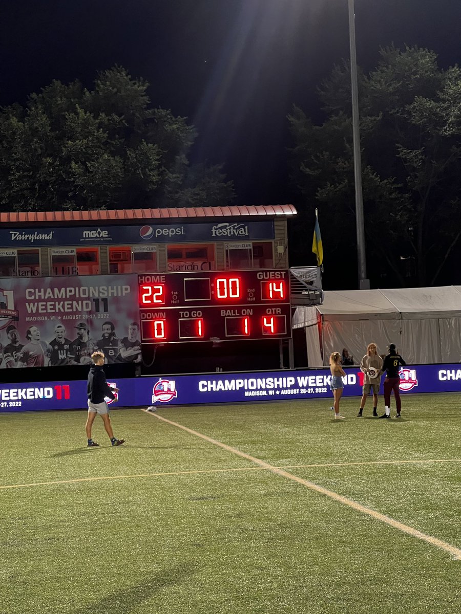 MKBHD's tweet photo. NEW YORK IS AUDL CHAMPIONS AGAIN. This trophy is big as hell and this team is good as hell 🗽 https://t.co/PkHnuYiC47