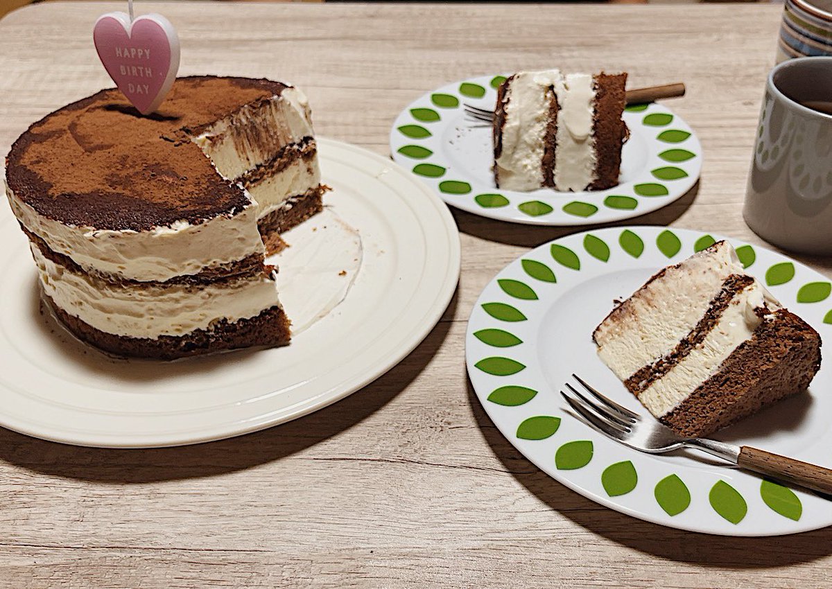 ハッピーバースデー夫！！！
リクエストのミートボールパスタとティラミス作った