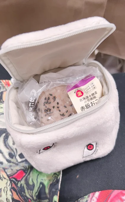 ごくもんきょうポーチ、おにぎり入れたらぴったり 