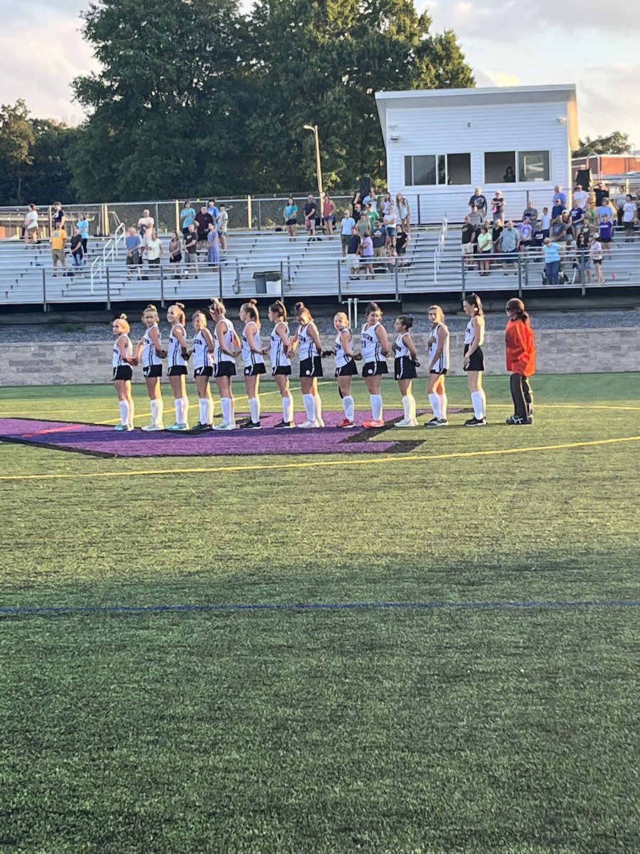 MrsMartireNYCSD's tweet photo. Field Hockey started the season strong with a 4-1 win!💜🏑 #becomebelongNYCSD #reCONNECTedNYCSD https://t.co/nY9K66ULuw
