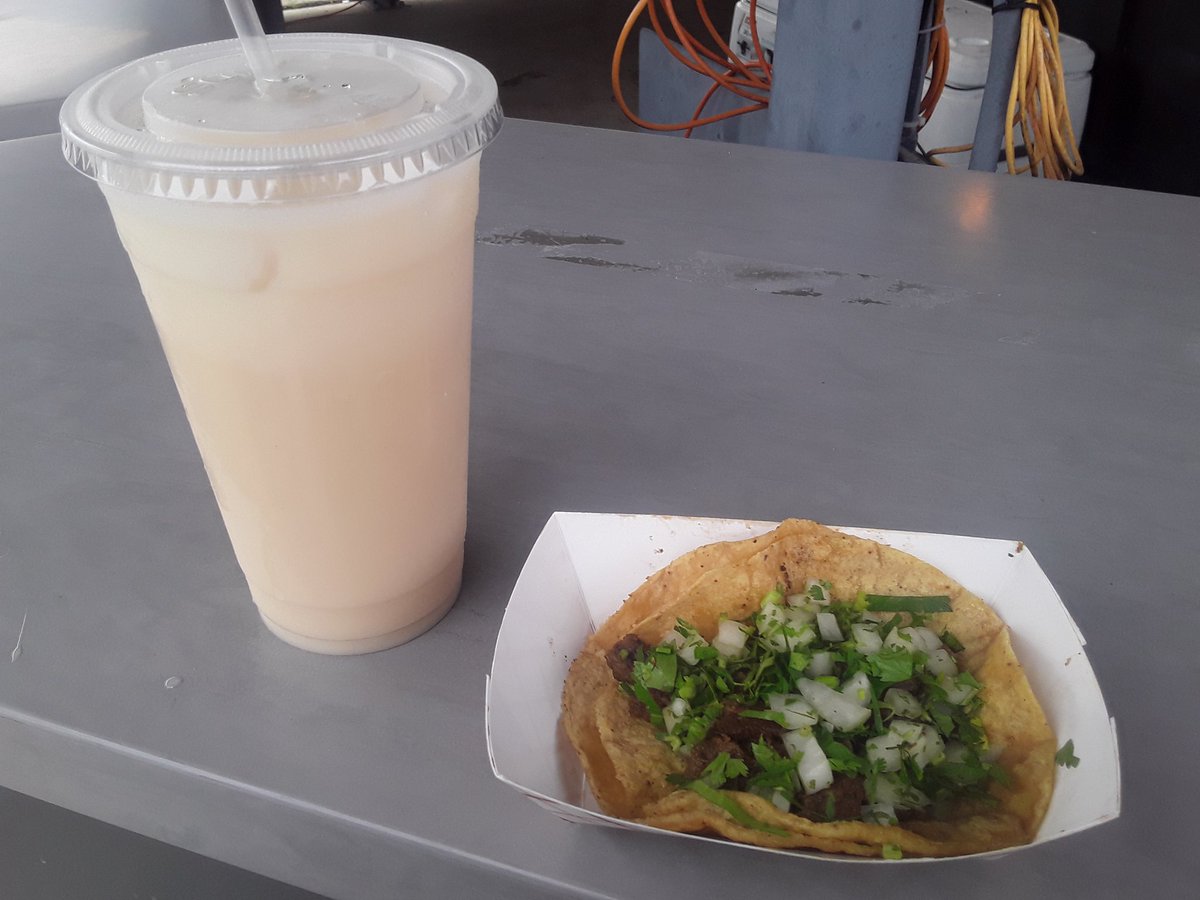 Big shoutout to <a href="/AsmrJulieta/">Julieta🍒</a> 
Went to a Mexican fiesta first time ever
Had a great time there 💃🇲🇽🌮

Also that sombrero was just for show, I didn't buy it 😂