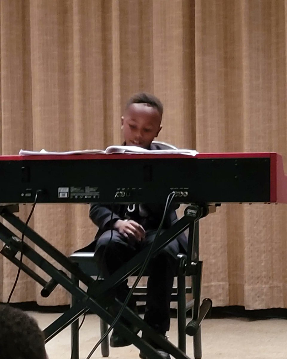 tjawls's tweet photo. Adin has his first #Recital
#ProudPapa πΉ #AwlsFam https://t.co/aU7WnDqNQW