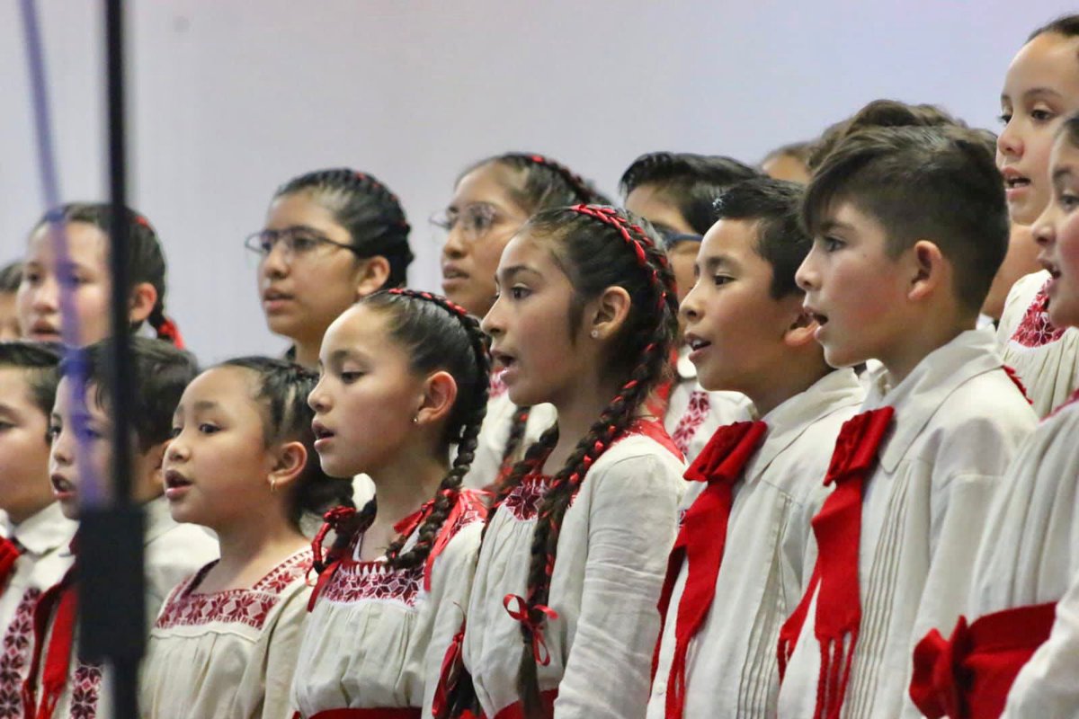 omarfayad's tweet photo. Hoy pudimos deleitarnos con las presentaciones de los Niños Cantores de Hidalgo, La Banda Sinfónica Infantil y Juvenil del Centro de las Artes de Hidalgo, el Trío de Música Tradicional Huasteca del Centro de las Artes de Hidalgo, y Organa Jazz Ensamble en el @CC_LosPinos. https://t.co/cVpBAejdz1