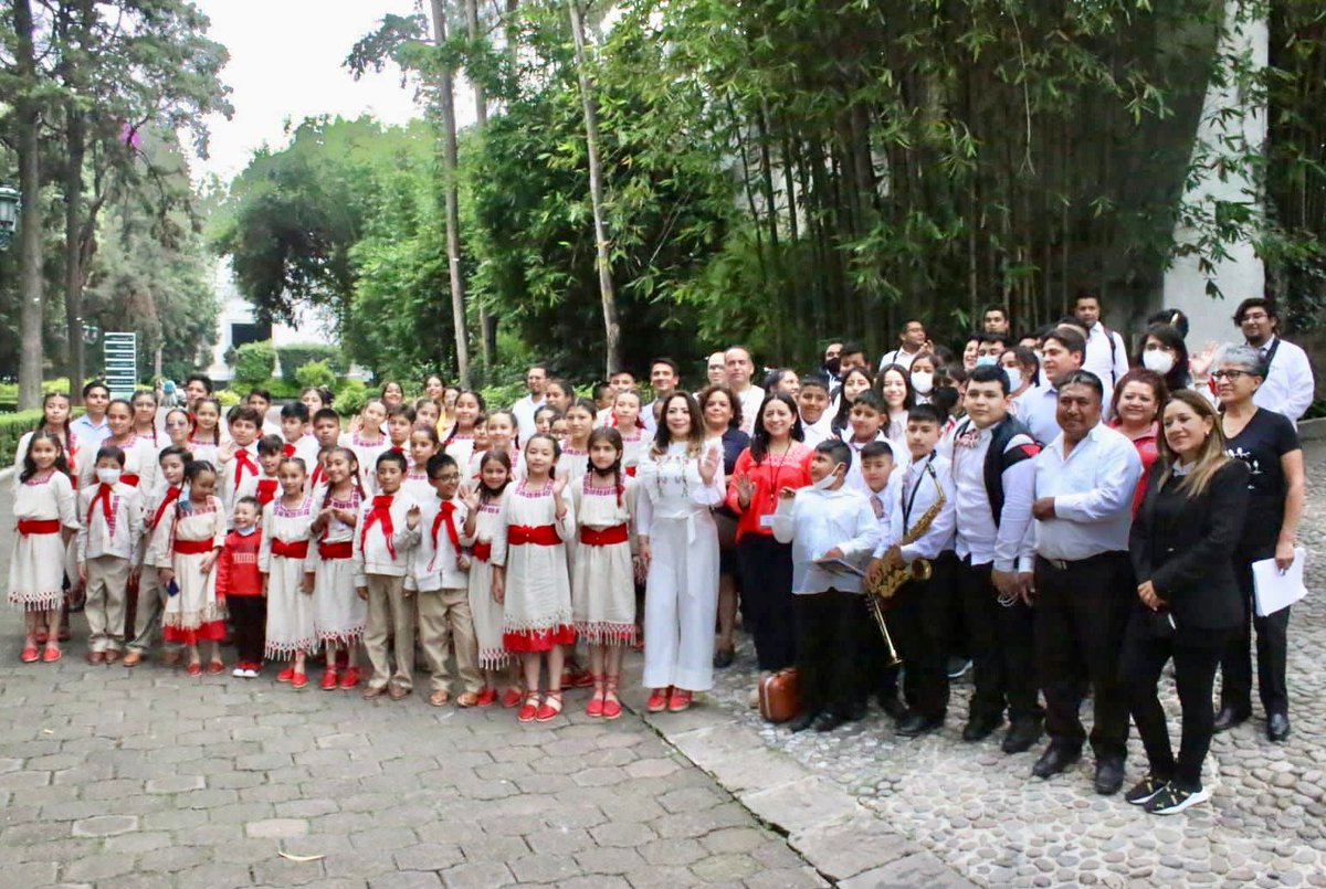 omarfayad's tweet photo. Hoy pudimos deleitarnos con las presentaciones de los Niños Cantores de Hidalgo, La Banda Sinfónica Infantil y Juvenil del Centro de las Artes de Hidalgo, el Trío de Música Tradicional Huasteca del Centro de las Artes de Hidalgo, y Organa Jazz Ensamble en el @CC_LosPinos. https://t.co/cVpBAejdz1
