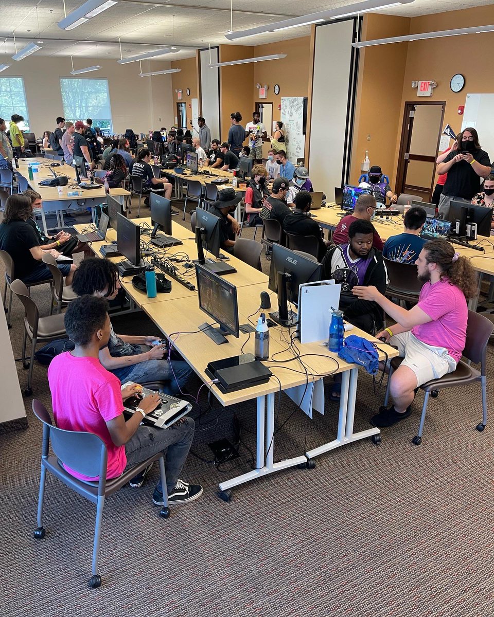 AGNostalgia1's tweet photo. Another dope event in the books! Roc players showed up big today and as always we appreciate the heavy support from all the players in the region 💪🏾 #agn #fgc #smash #esports #roccityrunback https://t.co/Odtl9JO2Y4