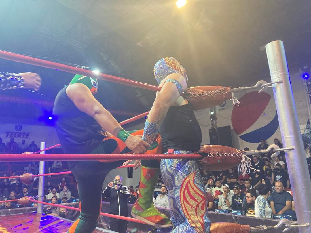 LaTijeraLucha's tweet photo. #Marduk y #XMetal se llevan la lucha inicial de regalo de #ProduccionesTC en la #ArenaLopezMateos en una batalla que encendió los ánimos del público asistente...
#latijeraluchalibre https://t.co/gQuujJcHLr