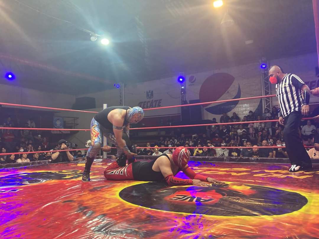 LaTijeraLucha's tweet photo. #Marduk y #XMetal se llevan la lucha inicial de regalo de #ProduccionesTC en la #ArenaLopezMateos en una batalla que encendió los ánimos del público asistente...
#latijeraluchalibre https://t.co/gQuujJcHLr