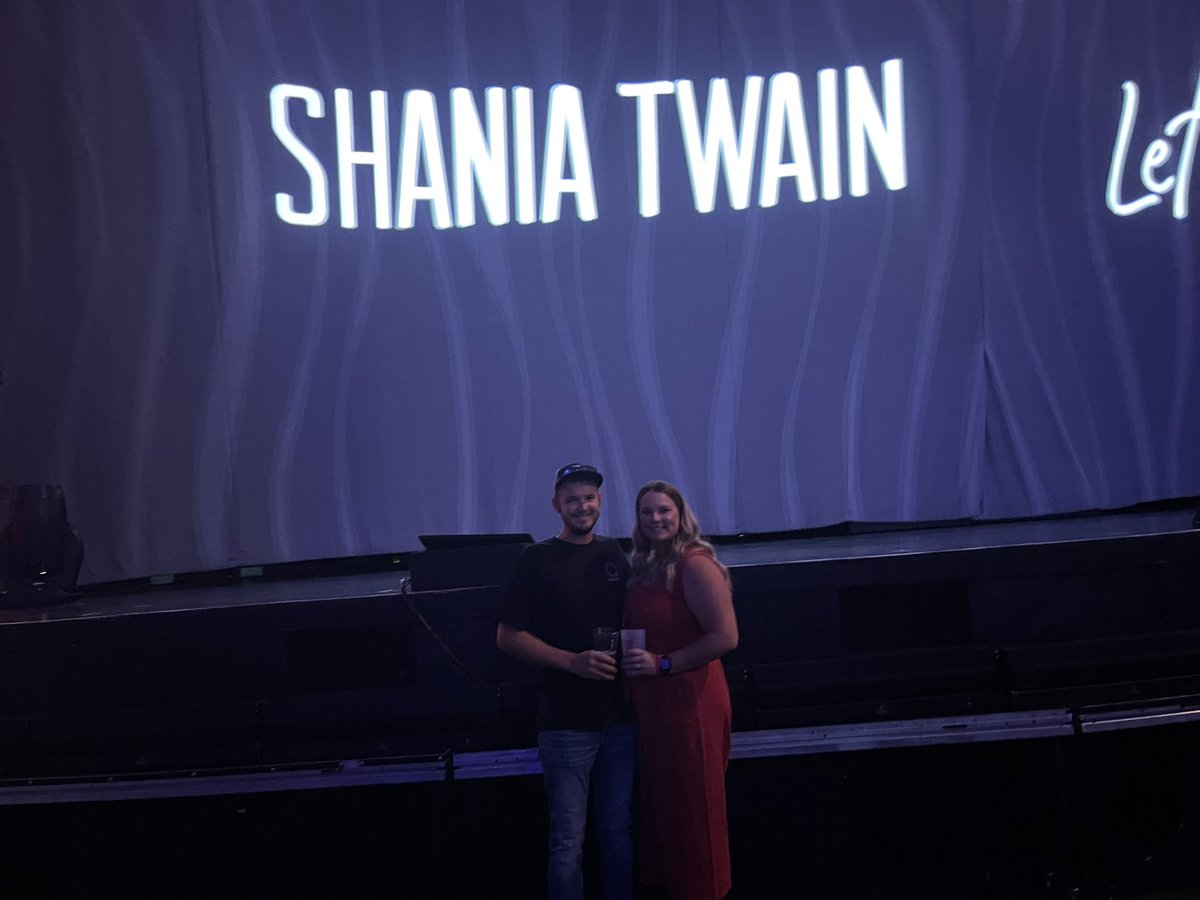 hunterannewood's tweet photo. @ShaniaTwain thank you for making my man’s dream come true by seeing you in concert ❤️ https://t.co/HUsAJq6XZR