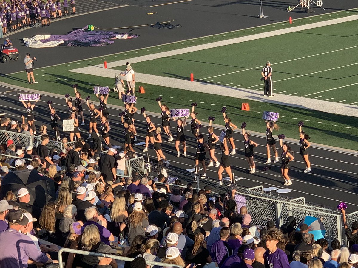 aabates's tweet image. Nothing like spending Saturday night in LCISD with  @Fulshear_HS  #UnboxingLamarCISD