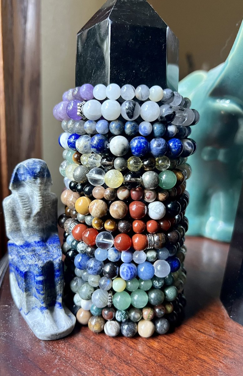 thebeesweavesco's tweet image. bracelet appreciation post 💫

I love combining stones that work towards a common goal AND look fabulous together 

find them all at my link ⬇️❤️