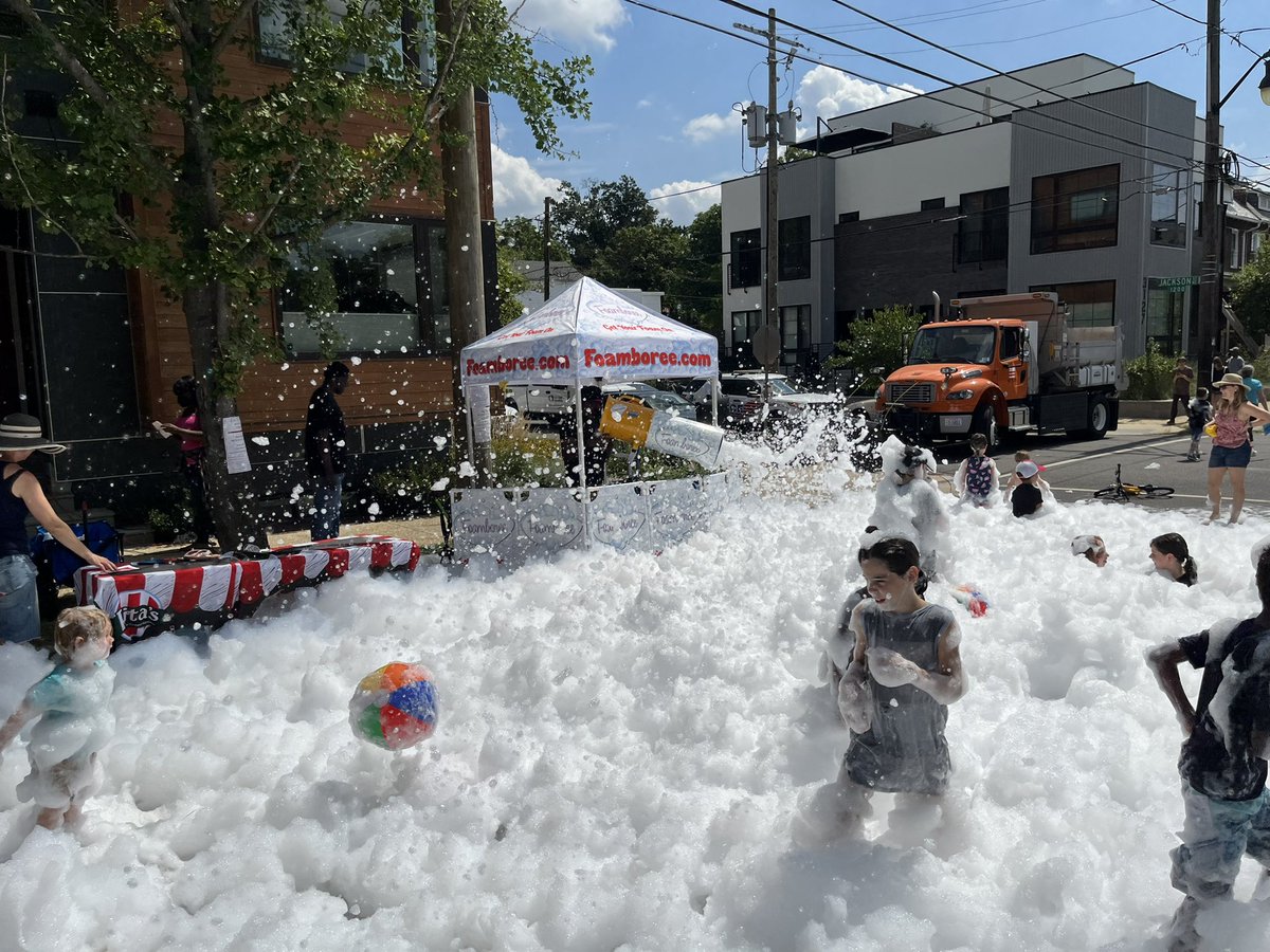 senatorsllfour's tweet photo. #Whatabeautiful #OpenStreetsDC today on 12th St NE was #awesome the community came out, the DC agencies were out, the area businesses came out and the residents “Showed Out” ✅ #TrueCommunityEngagement #PutTheGunsDown https://t.co/uhfmetqUD1