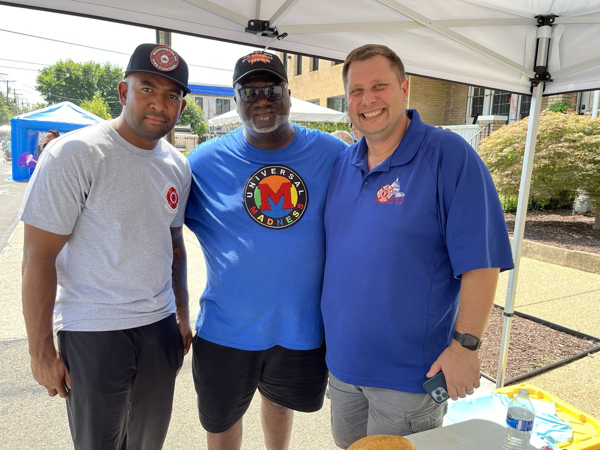 senatorsllfour's tweet photo. #Whatabeautiful #OpenStreetsDC today on 12th St NE was #awesome the community came out, the DC agencies were out, the area businesses came out and the residents “Showed Out” ✅ #TrueCommunityEngagement #PutTheGunsDown https://t.co/uhfmetqUD1