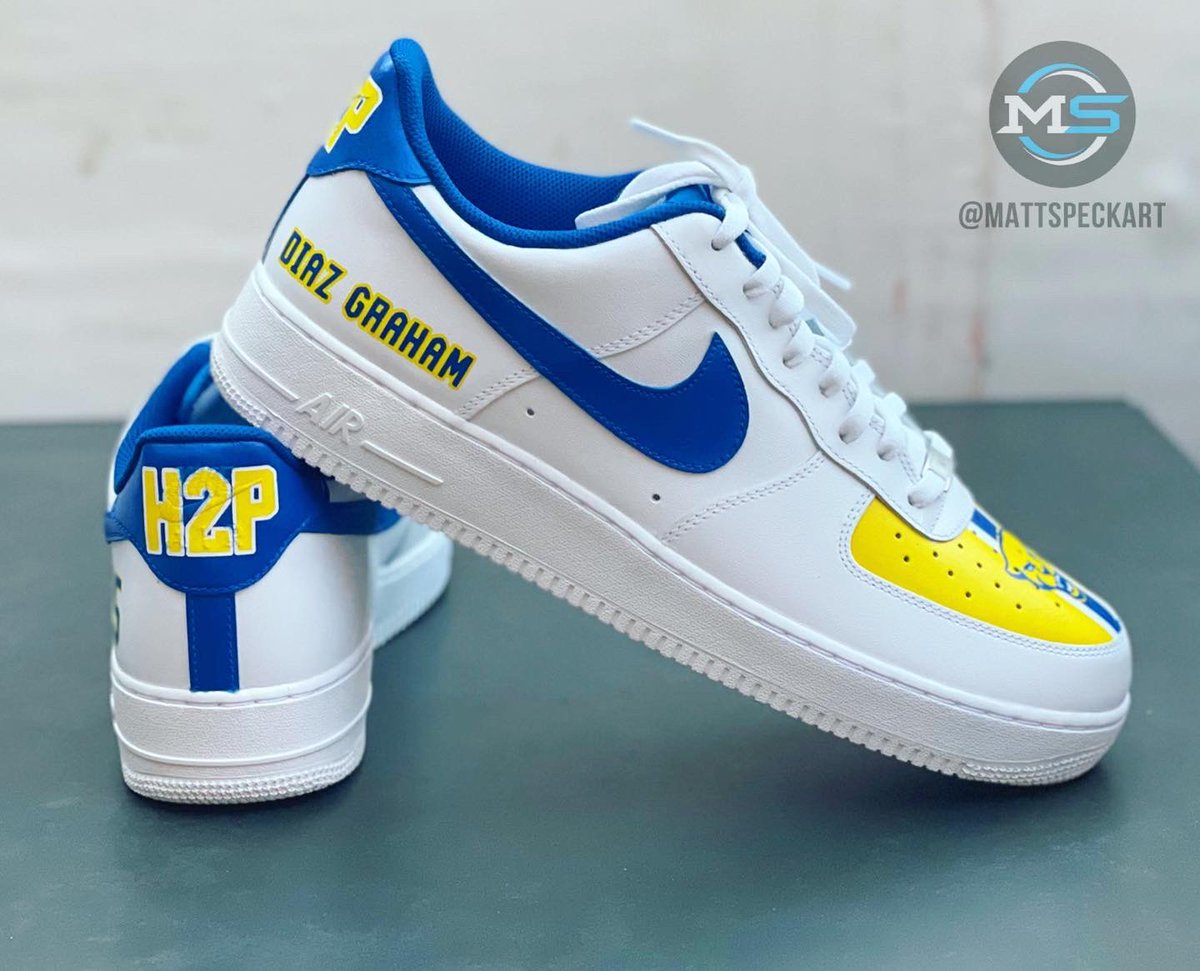 the_mattspeck24's tweet image. Custom Pitt Panthers AF1’s for new @Pitt_MBB player @guilleediazz_ !! Expecting big things from the Diaz-Graham Twins and the whole squad this year! 

#H2P #HailToPitt 

CC: @jeffcapel @PittTweet 👀