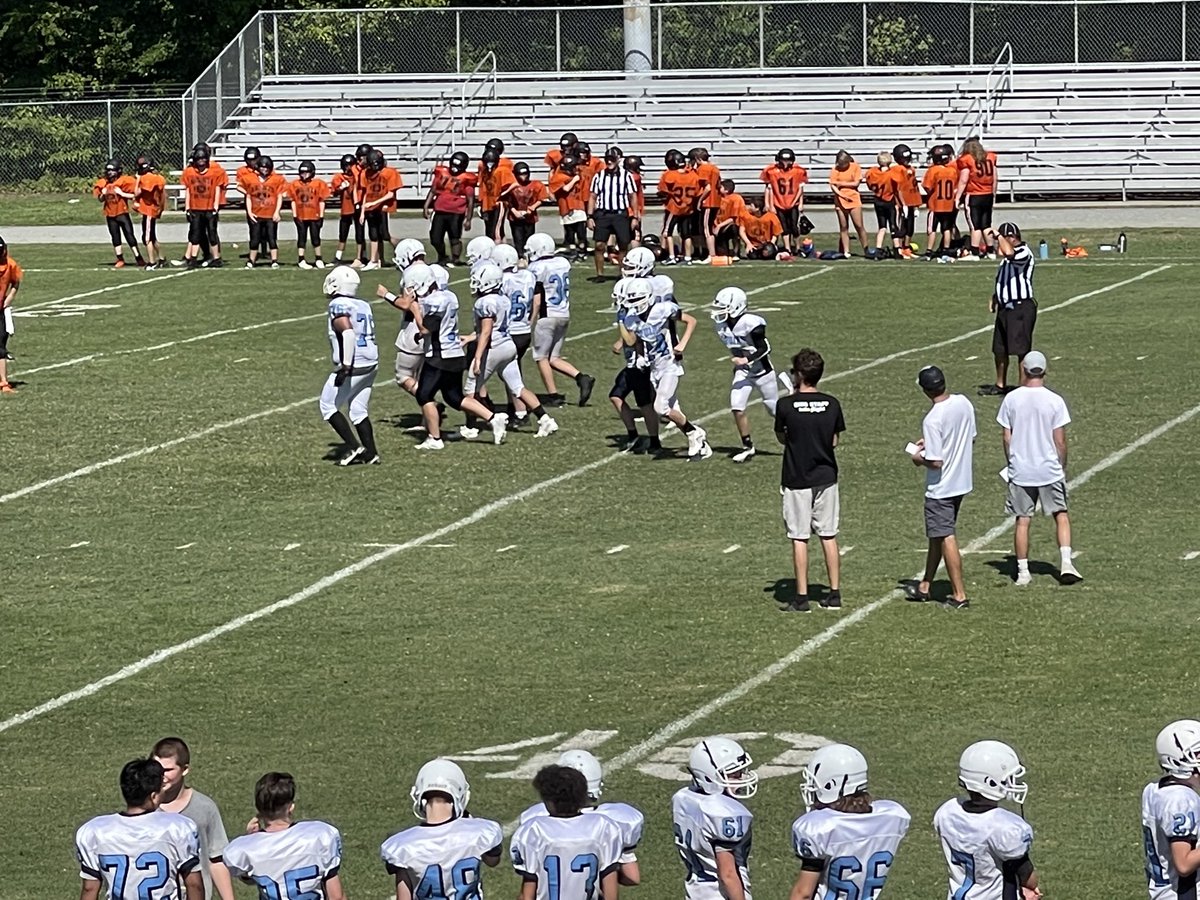 Mandi_Beck_PE's tweet photo. 2022 E. Lawson Brown Middle School Football Jamboree - lots of football, fans, and fun! https://t.co/fHsEzL7R1w