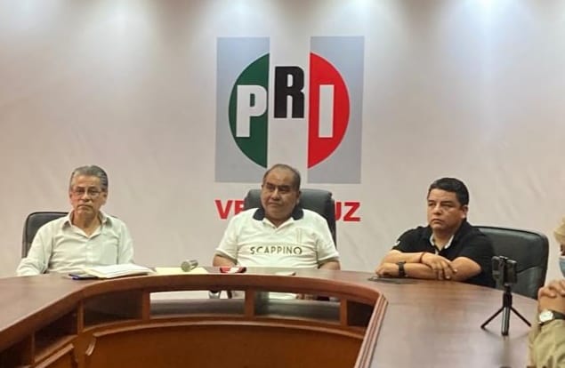 📸: En el CDE del <a href="/PRIVeracruz_/">CDE PRI Veracruz</a>, se realizó la Asamblea de la Corriente Crítica, organización adherente del partido.

Estuvieron presentes: Genaro Morales Rentería, Dirigente Nacional, Jaime Gregorio Ortiz (<a href="/jymortiz/">Jaime Gregorio Ortiz Alarcón</a>), Dirigente Estatal, coordinadores municipales y militantes.