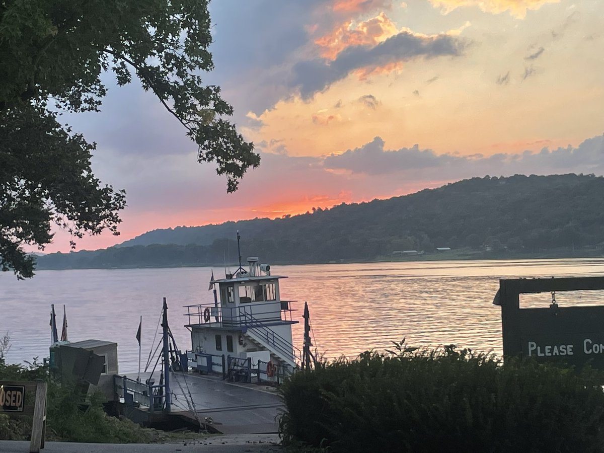 Stuckyman's tweet photo. Ohio River sunset… @ Augusta KY https://t.co/zlp3QcU8Ew