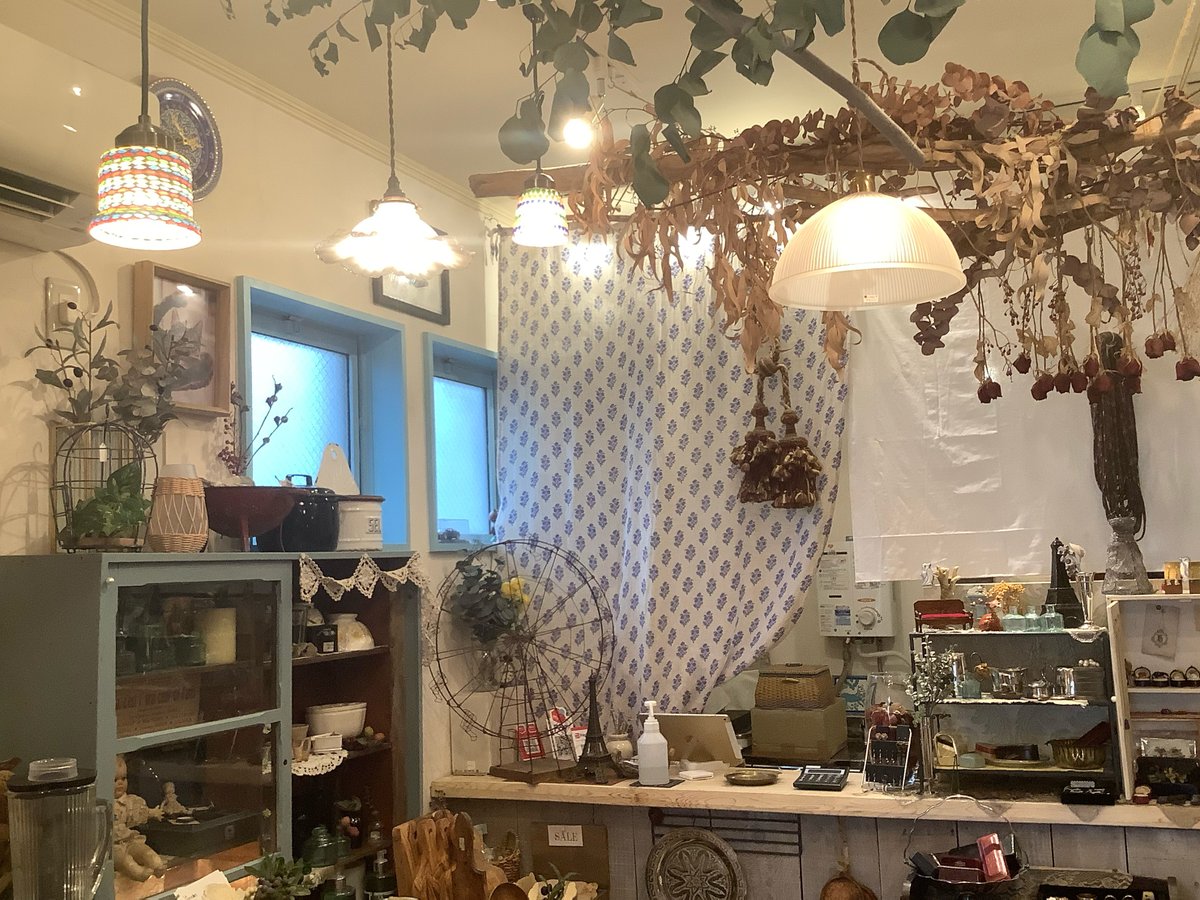 shonanjincom's tweet photo. 【平塚 ショップレポ】Re-shop（@ReSHOP2013）- 世界中から集めたアンティーク雑貨が揃うお店

平塚海岸にほど近い閑静な住宅街の一角に、素敵な雑貨屋さんがあります。

▼詳細はこちら▼
https://t.co/TberQSkAnt

#平塚 #平塚ショップ #湘南人
#Reshop https://t.co/lVVxTQS3h4
