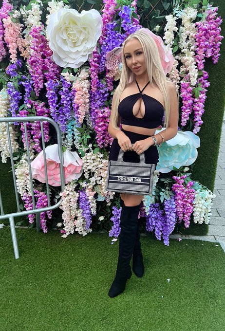 🎊💕🥂 birthday celebrations xo https://t.co/XDr0PwiYZF<a href="/tag/bootygirl"class="tags"><span>#bootygirl</span></a><a href="/tag/bootybeauty"class="tags"><span>#bootybeauty</span></a><a href="/tag/curvymodels"class="tags"><span>#curvymodels</span></a><a href="/tag/thickgirltwitter"class="tags"><span>#thickgirltwitter</span></a>